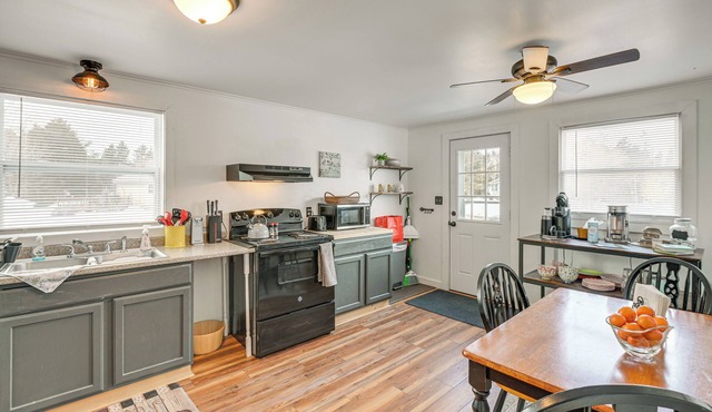 Walk to Restaurants & Markets: Machias Home!