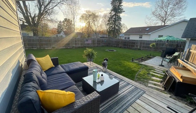 Walk to Tawas Bay Beach! Peaceful Modern Retreat
