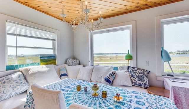Walk to the Beach: Pet-Friendly Gem in Biddeford!