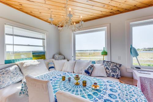 Walk to the Beach: Pet-Friendly Gem in Biddeford!