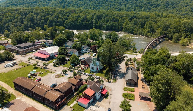Walk to White Water Rafting & Ohiopyle Falls