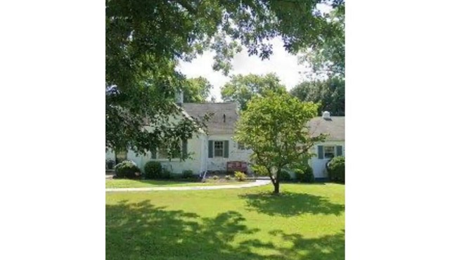 Walk to WKU from this charming one-bedroom bungalow