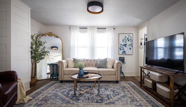 Walkable to Everywhere in Little Italy- Near CWRU and Cleveland Clinic Main Campus