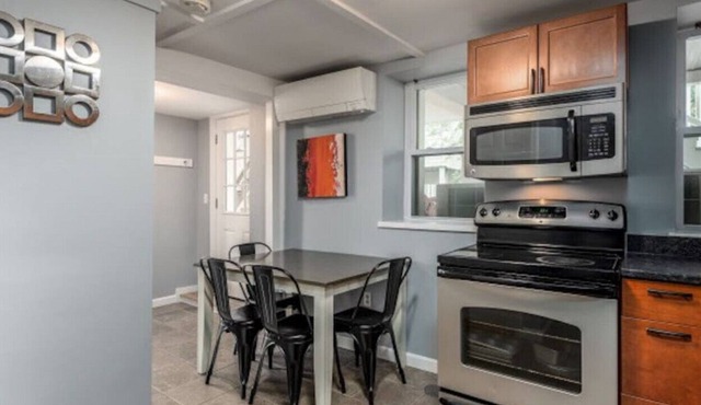 Walking Distance to Old Port | Sleeps 4