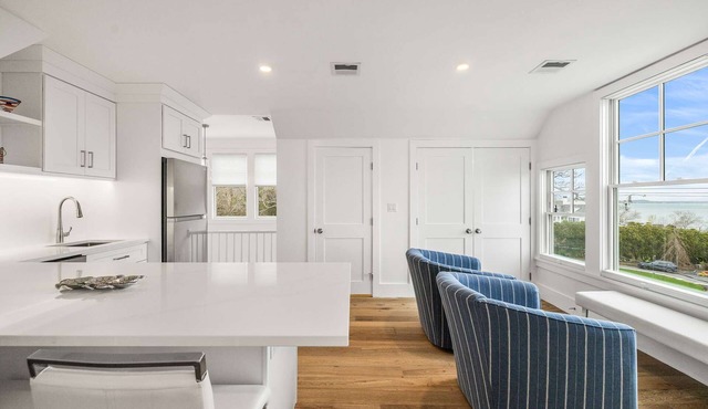 Warren House 1BR, Stunning Water Views Downtown