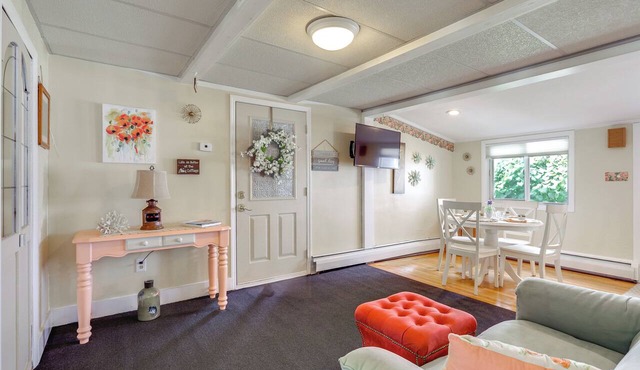Warwick Apt w/Waterfront View, Walk to Marina!