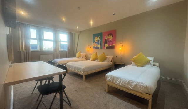 Wasters Arts Bar Hotel