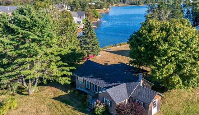 Water front, 2-bedroom cottage in Bass Harbor perfect for a relaxing getaway