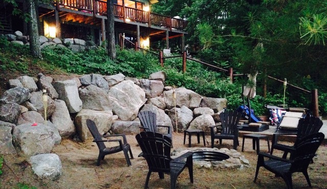 Water front cabin on crystal clear lake, close to lots of fun attractions!