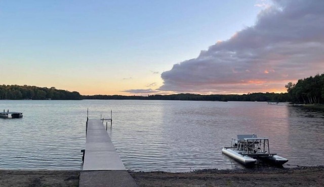 Waterfront 2 bedroom Cabin on Resort grounds