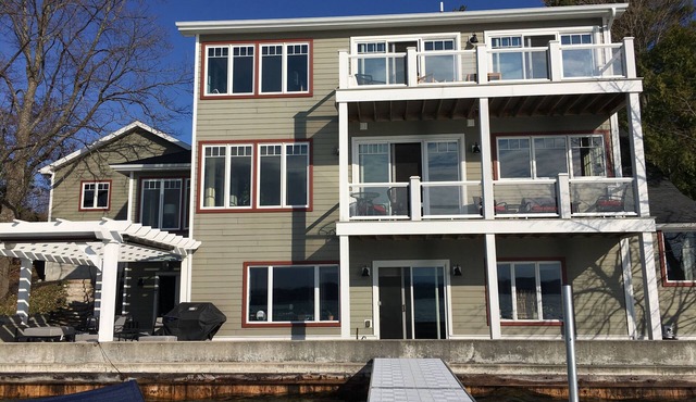 Waterfront 4 bed/4 bath in the heart of wine country.