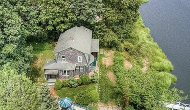 Waterfront 4bed, 3.5bath home in downtown East Greenwich walk to Main Street!
