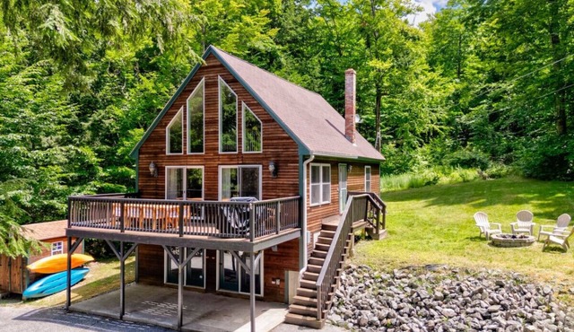 Waterfront Access with Kayaks, Private Deck and a Firepit
