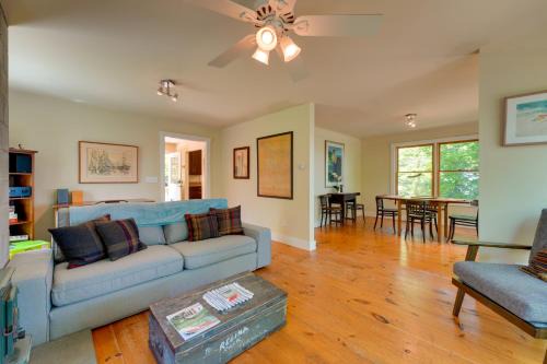 Waterfront Cottage! Family-Friendly Hideaway