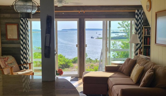 Waterfront Cottage - fantastic unobstructed views!
