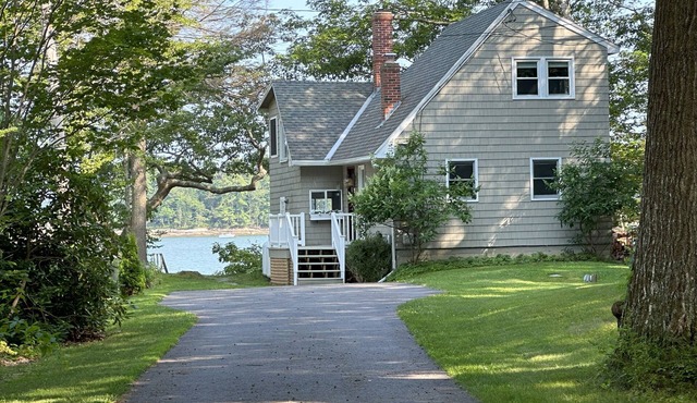 Waterfront Cottage in Freeport