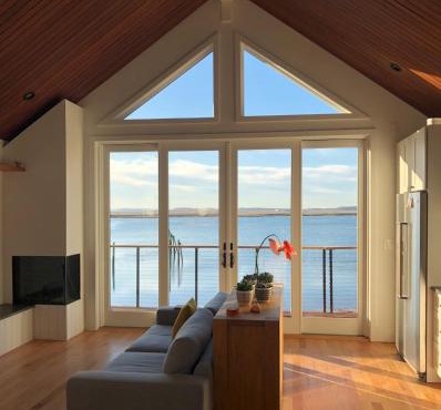 Waterfront Escape - Close to Airport & Downtown