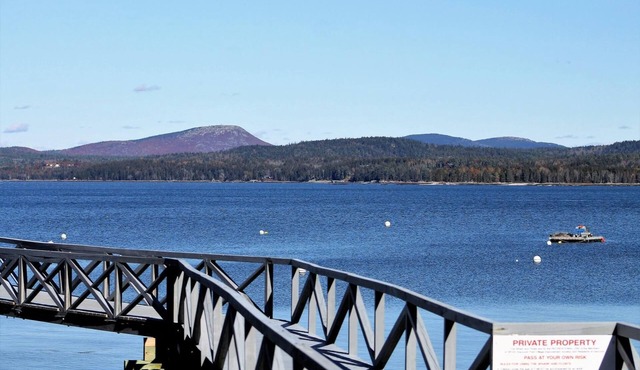 Waterfront, heated, beach 2 minutes, sunrise, waterview, pets, dock, Wharf House