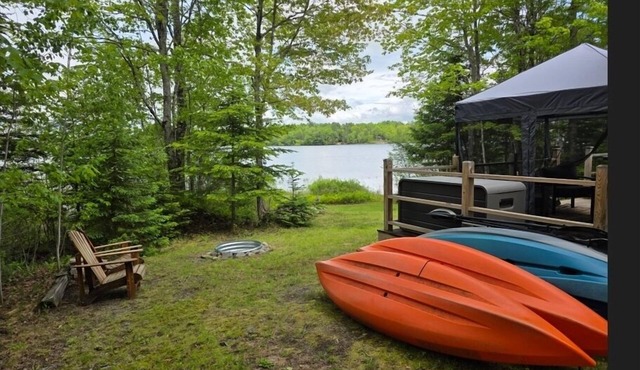 Waterfront home on Graham Lake with kayaks, bikes, firepit & fireplace