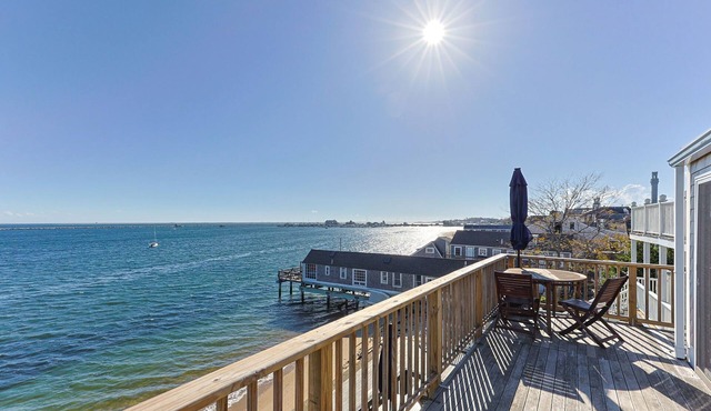 Waterfront Loft 1BR/Bayfront Deck + Beach Access