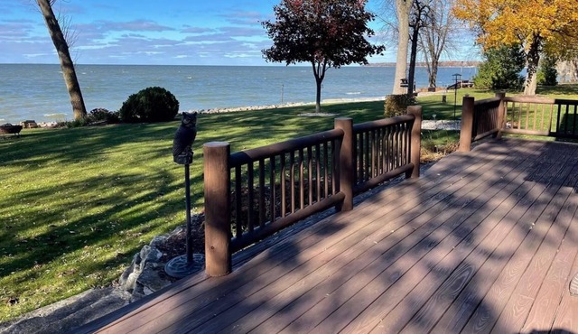 Waterfront Log Home on Green Bay in Door County, sleeps 12