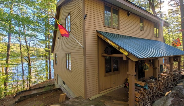 Waterfront w/Large Deck, Beautiful View and Game Room