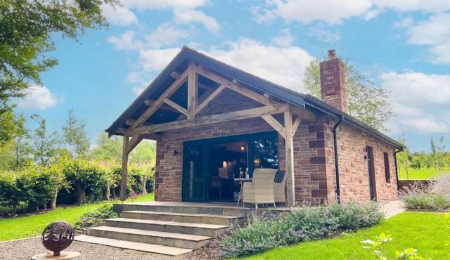 Waters Edge, Talkin Tarn, a luxurious bungalow with stunning views over the tarn