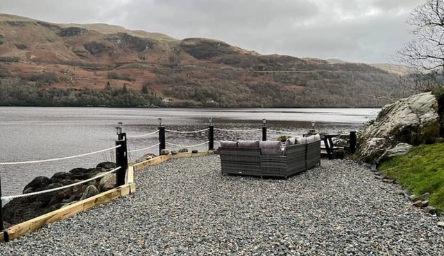 WATERSIDE 3 BED COTTAGE, HOT TUB, SAUNA, PVT BEACH