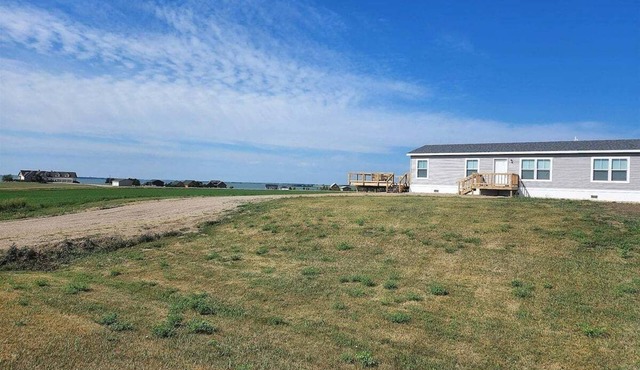 Waubay Lake Retreat- Huge deck, firepit, AC