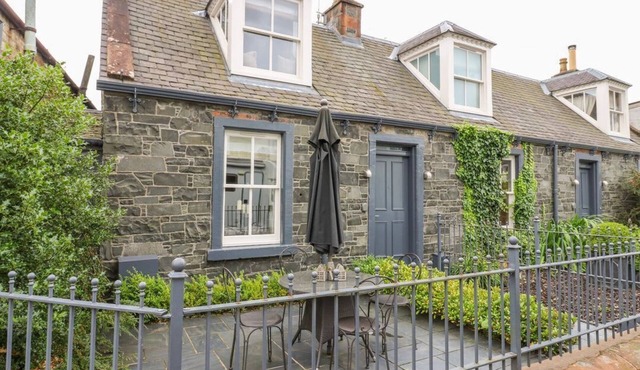 Wee Cottage: A Cozy Escape in Moffat
