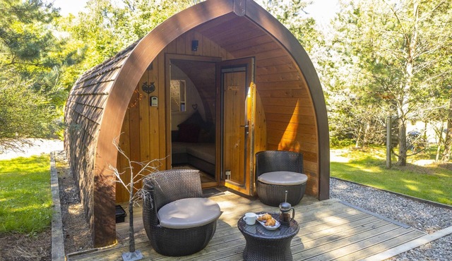 Wee Oak Tree Luxury Lodge with private hot tub