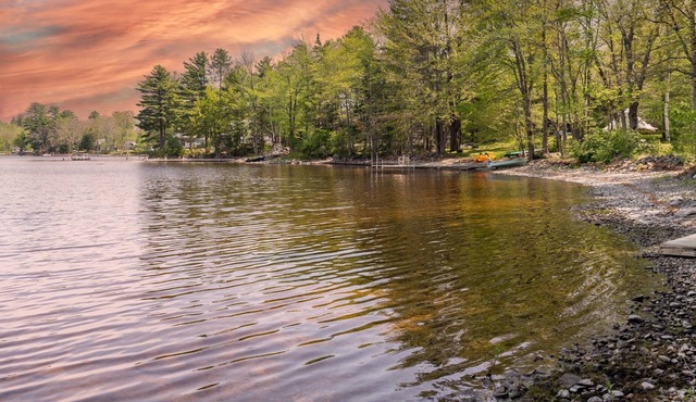 Welcome to Park Place! Renovated lakeside cottage, short drive to Acadia!