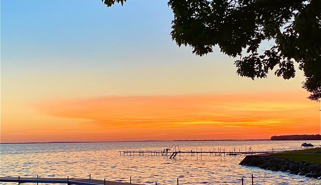 Welcome to Trail's End Cottage located on Houghton Lake!