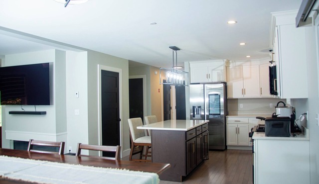 Welcome to your cozy Raymond retreat — a warm, family-friendly house.