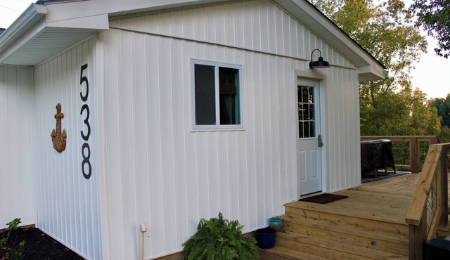 Welcoming 2-bedroom house with lake access and 2 kayaks