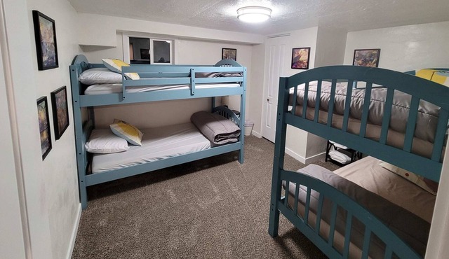 Welcoming 3 Bed 2 Bath Home - Pets Welcome!