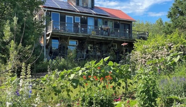 Welcoming 4 bed Loft on Organic Farm-Near MDI & Wilderness