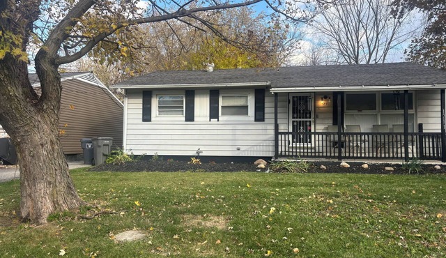 Welcoming 4-bedroom cozy house, Four minutes away from the Husky refinery