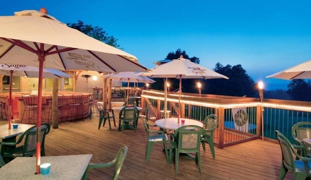 Wellness Retreat Oasis: Studio w Fitness Room & Spa Sauna