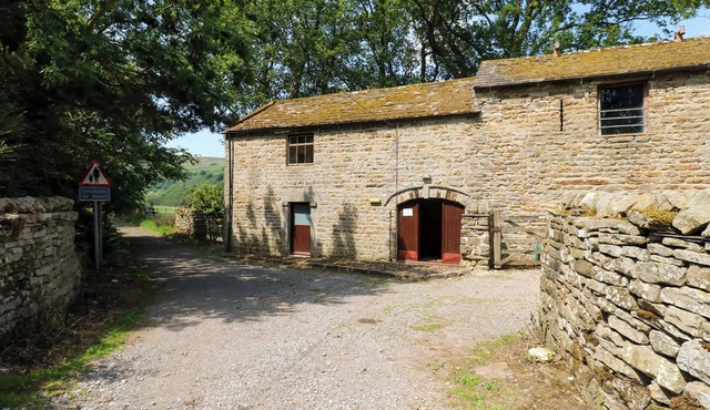 WEST BARN BUNKHOUSE, pet friendly, with a garden in Reeth