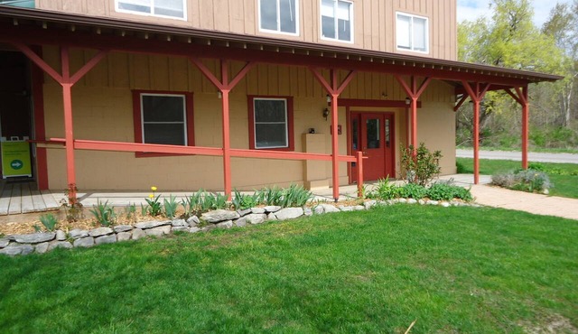 West Bayshore Village Two bedroom 1 bath apartment in the heart of wine country