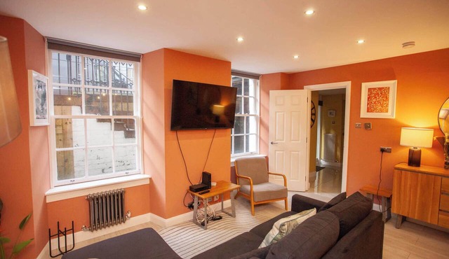 West End Flat with Private Terrace Glasgow