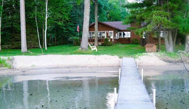 West Twin Lake Waterfront Home - Bennington Pontoon Boat available for Rent!