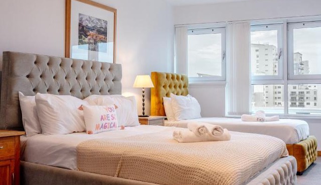 Weston's Penthouse sleep 10, 8 Beds Free Parking