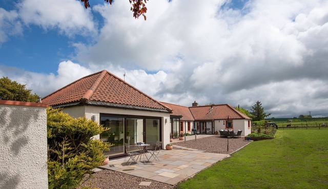 WESTWOOD COTTAGE - A spacious farm cottage close to superb East Lothian beaches