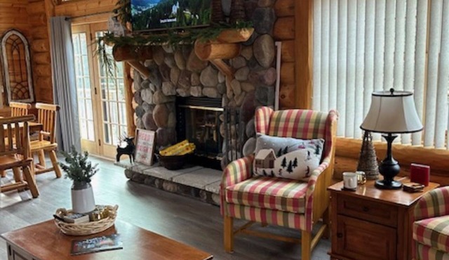 Where Lazy Days Are the Best Days -near Golf Courses, Trails, and Lakes-5 beds