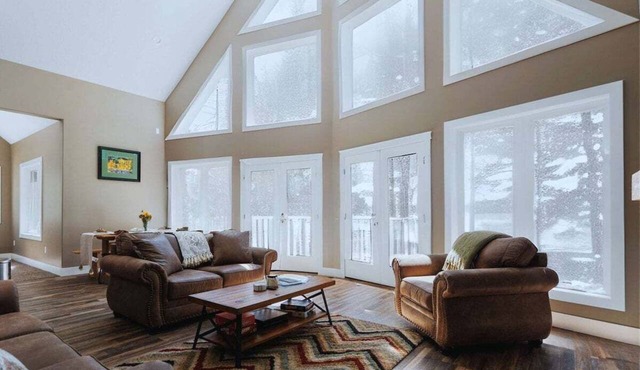 Whispering Pines Cottage on Bass Lake