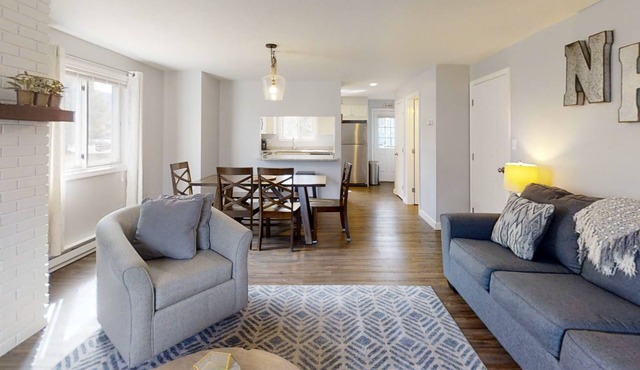 White Mountains townhome walk to Pemi River and downtown, 1 mile to Lincoln!