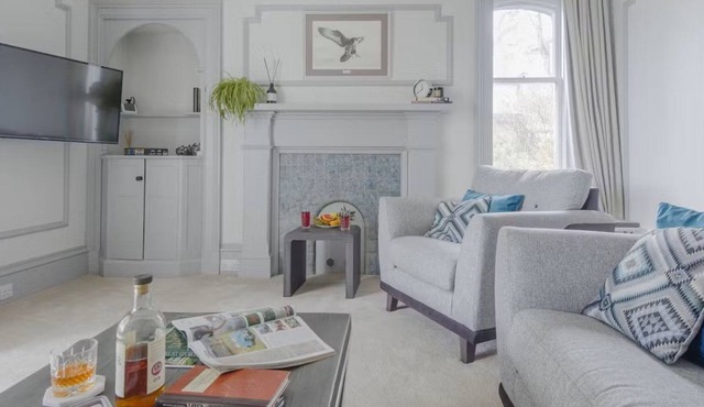 Whitecraigs - a rural that sleeps 8 guests in 4 bedrooms