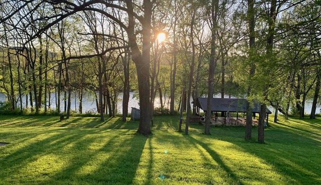Whitewater River House - Two private riverside suites, beach access